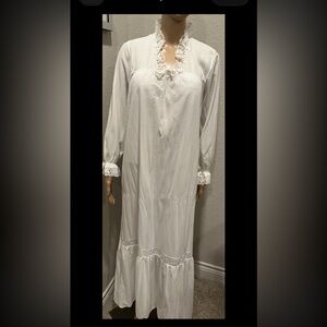 Vintage Rutledge Classic White Lace-Trim Long Nightgown